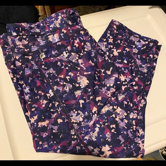 FABLETICS Leggings. Purple designs. Size L - Picture 2 of 10